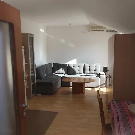 In Apartman *